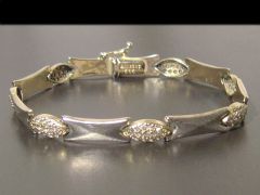 This is a lovely 14ct yellow & white Gold Altinbas bracelet with faux Diamonds. 