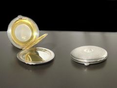 Ladies Vintage Silver Compact Case