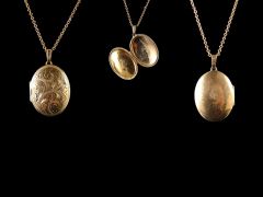 Vintage 9ct Yellow Gold Oval Picture Locket